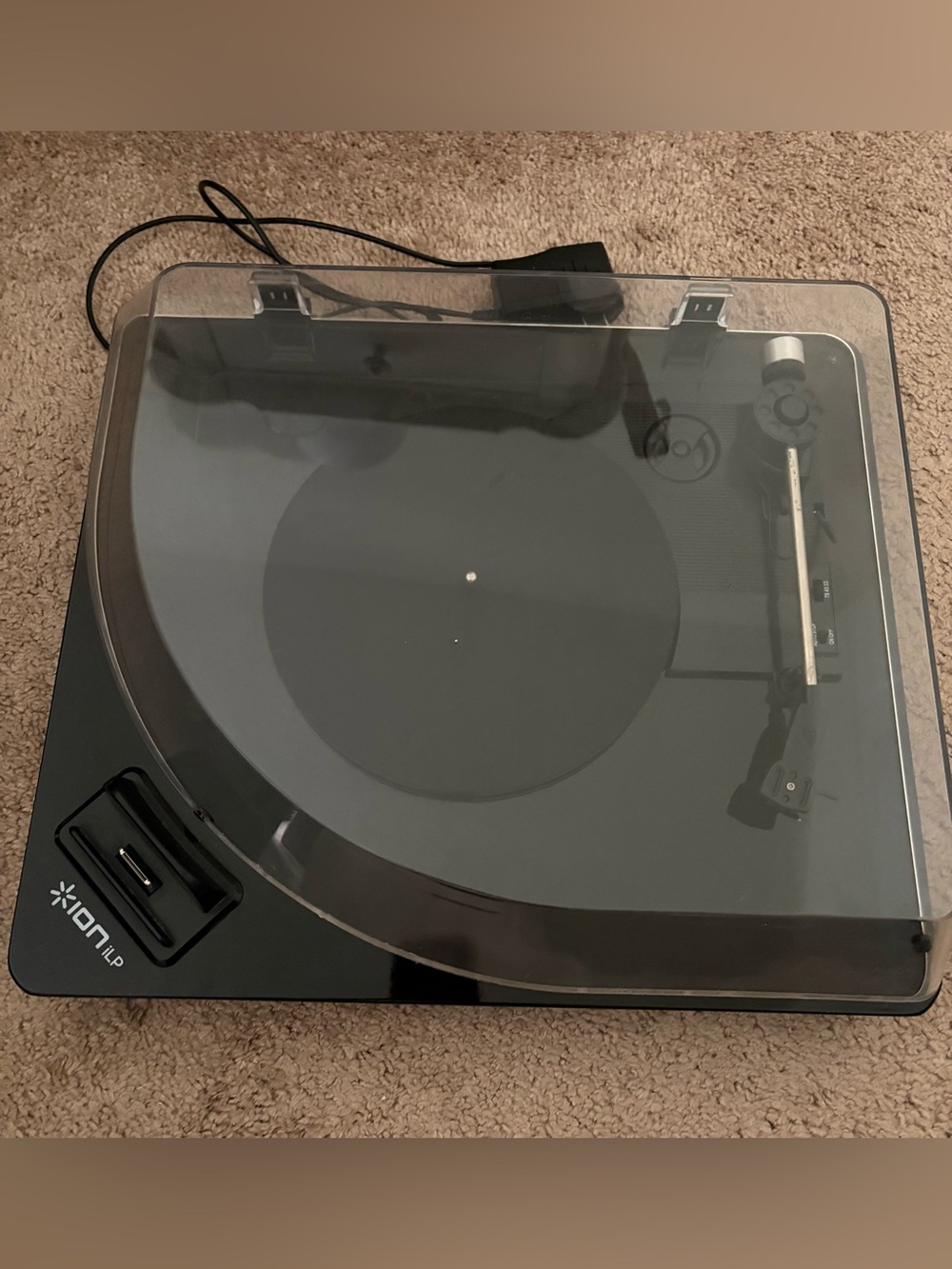 ION Audio iLP USB Conversion Turntable with Dust Cover